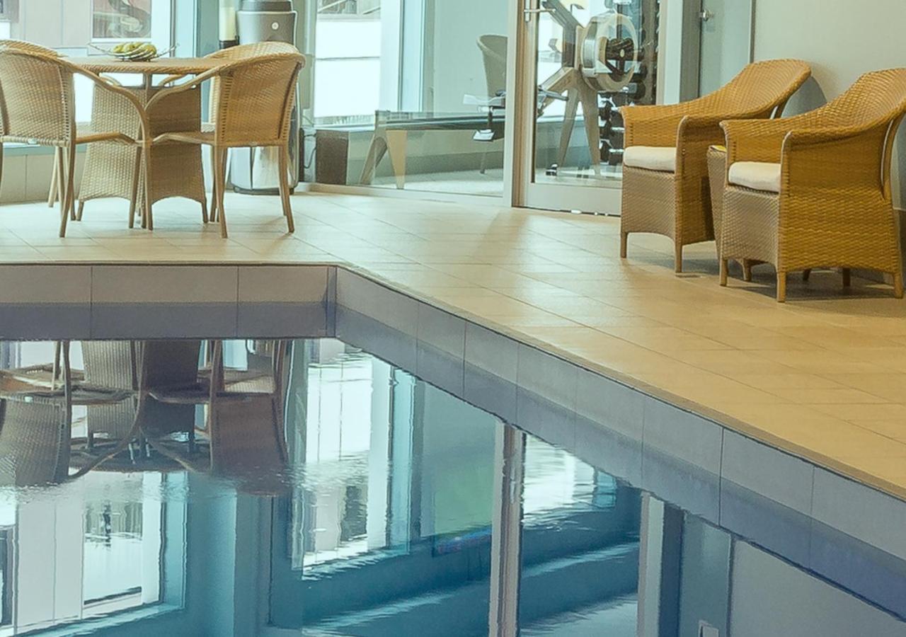 Bolton Hotel Wellington Dış mekan fotoğraf Laminated glass floor