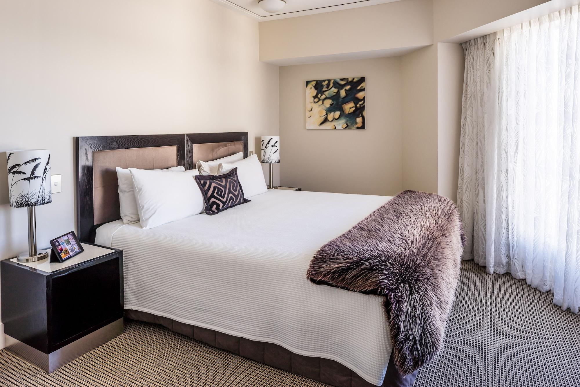 Bolton Hotel Wellington Dış mekan fotoğraf A bedroom at the Hilton Johannesburg