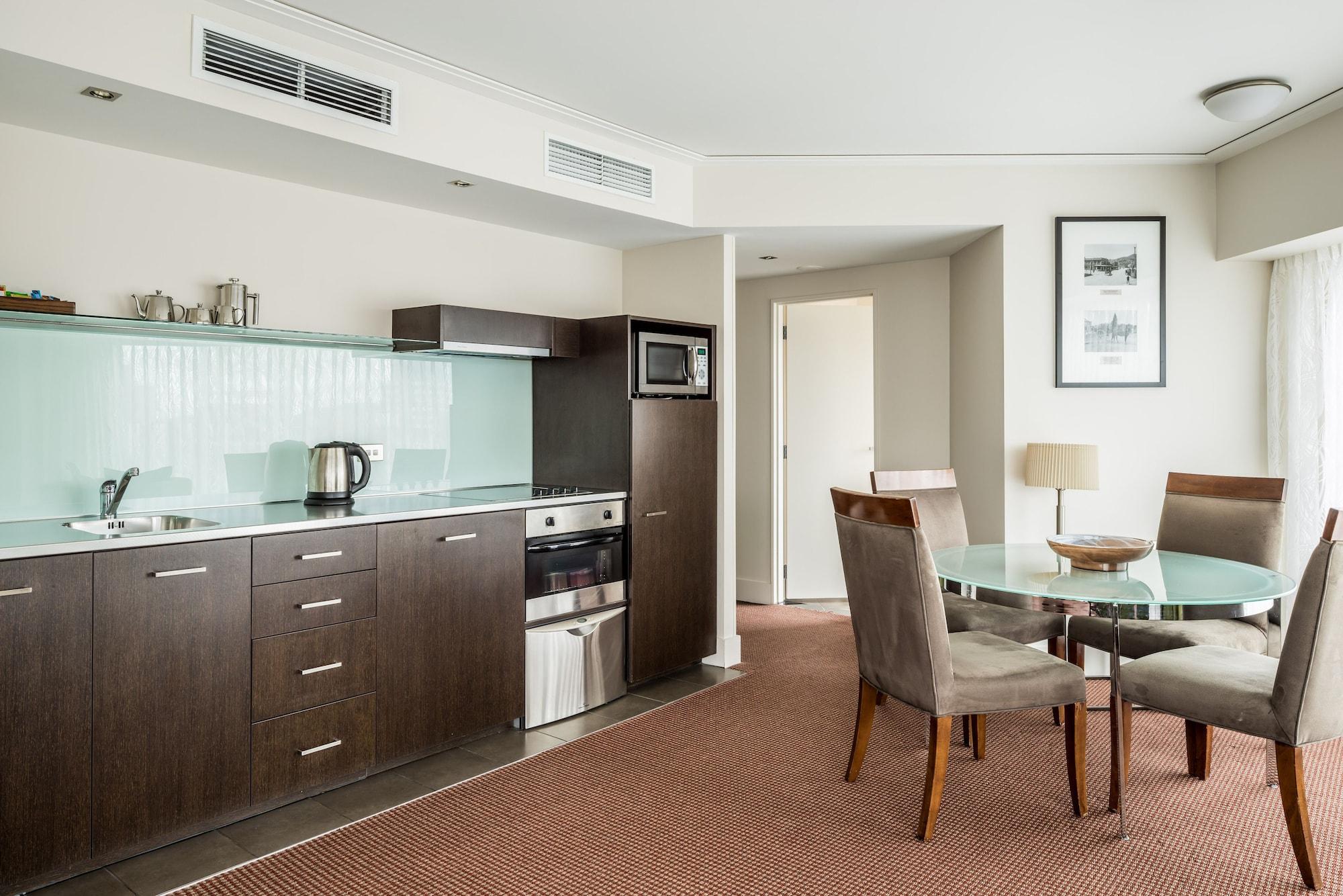 Bolton Hotel Wellington Dış mekan fotoğraf A kitchen in a serviced apartment