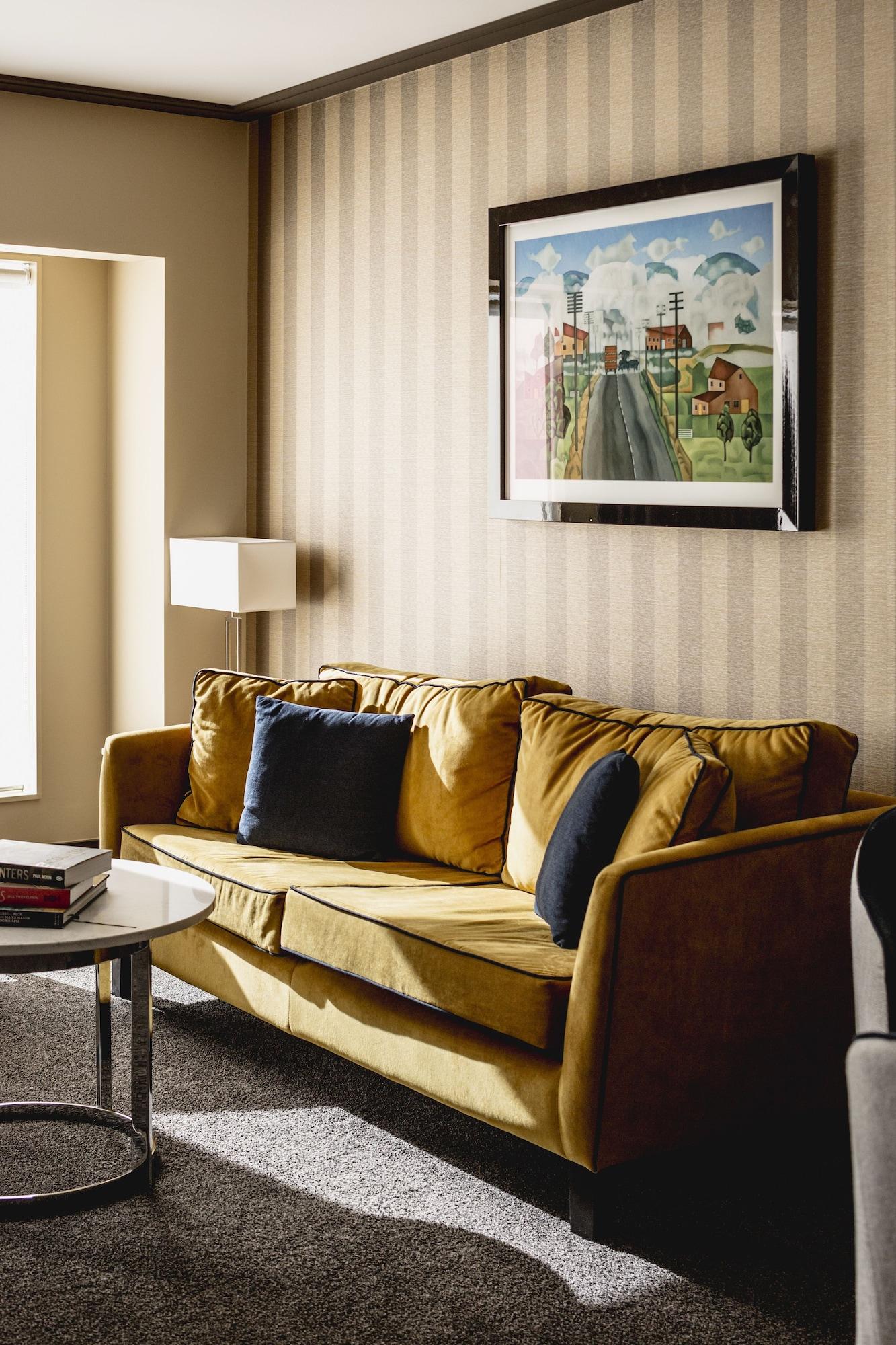 Bolton Hotel Wellington Dış mekan fotoğraf A sofa