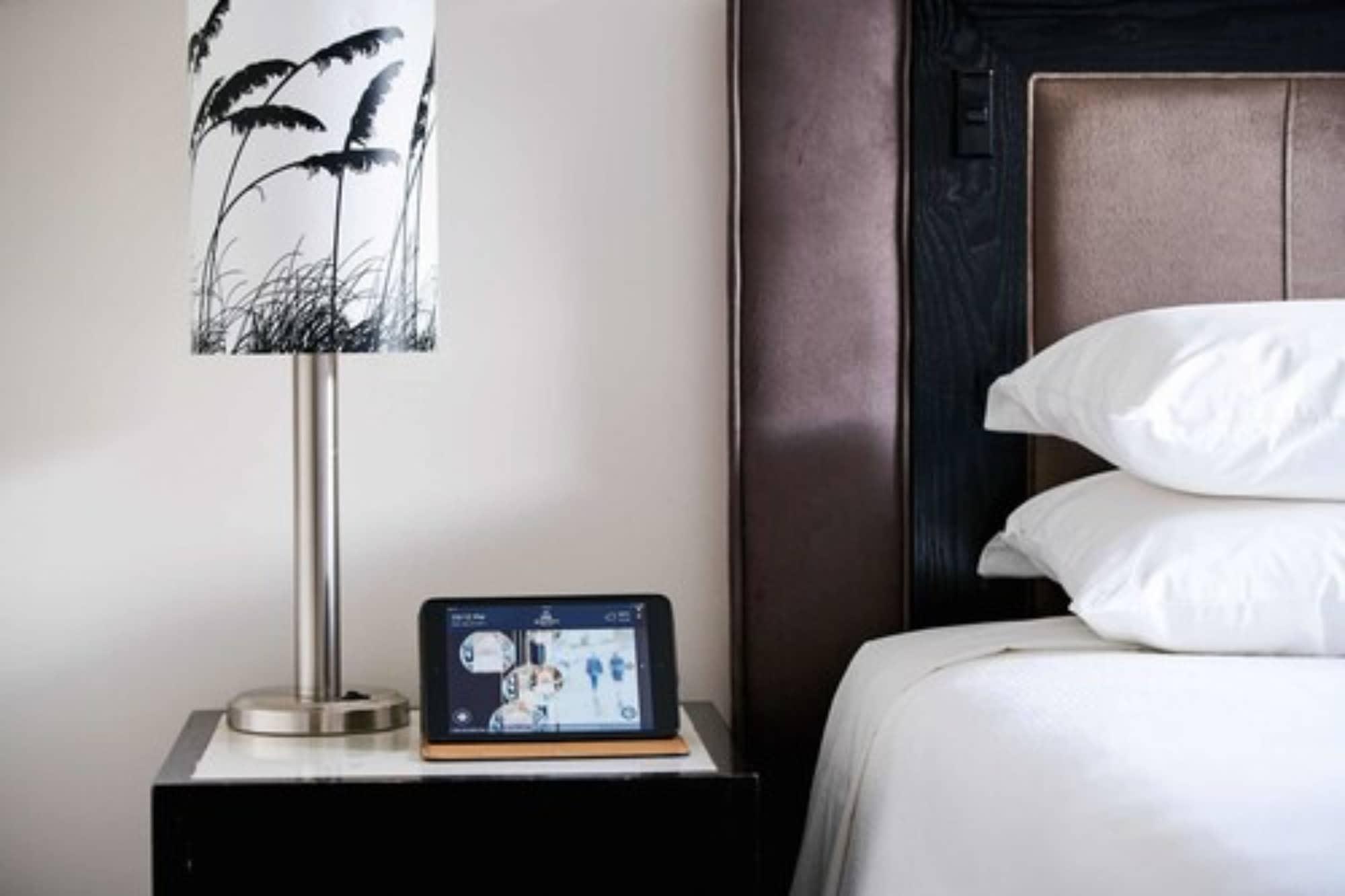 Bolton Hotel Wellington Dış mekan fotoğraf The iPad is used in the rooms of the Mandarin Oriental, Munich