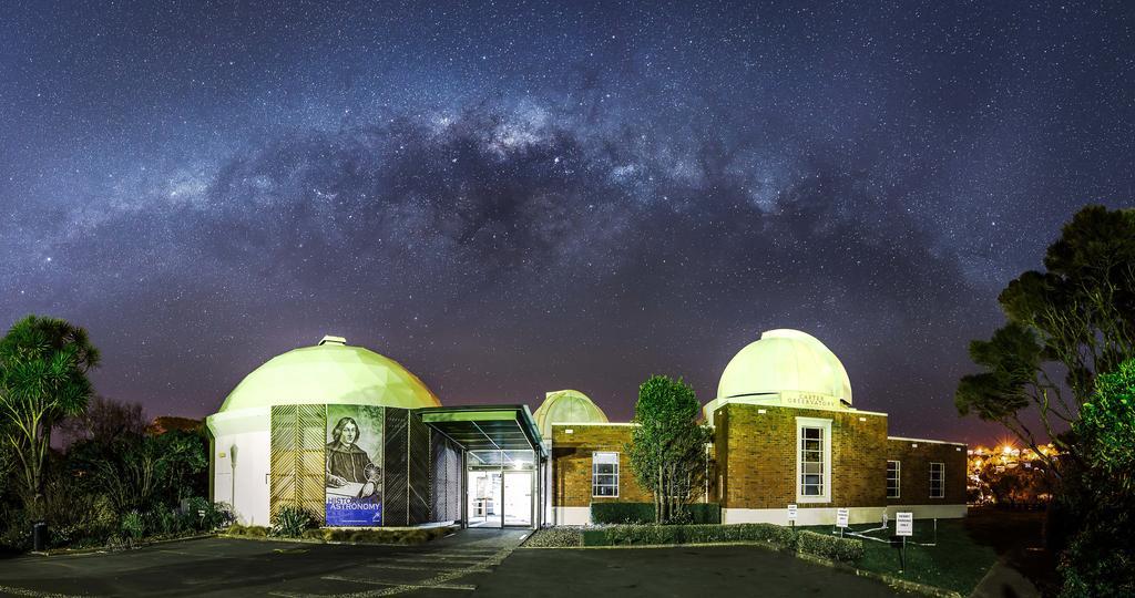 Bolton Hotel Wellington Dış mekan fotoğraf The observatory at night