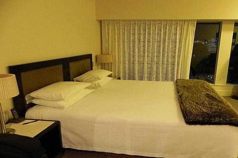 Bolton Hotel Wellington Dış mekan fotoğraf A bedroom at the hotel