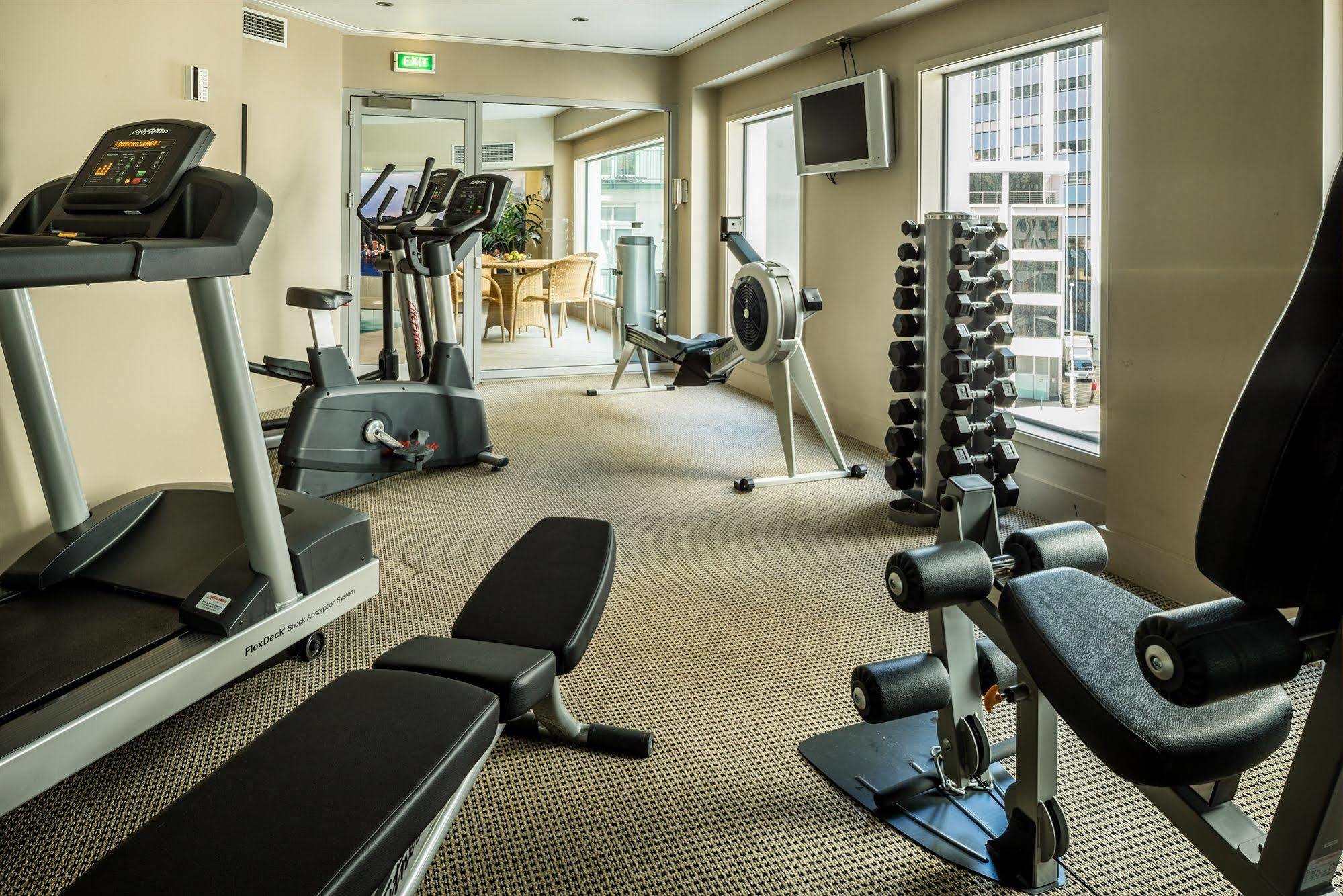 Bolton Hotel Wellington Dış mekan fotoğraf A gym at a hotel