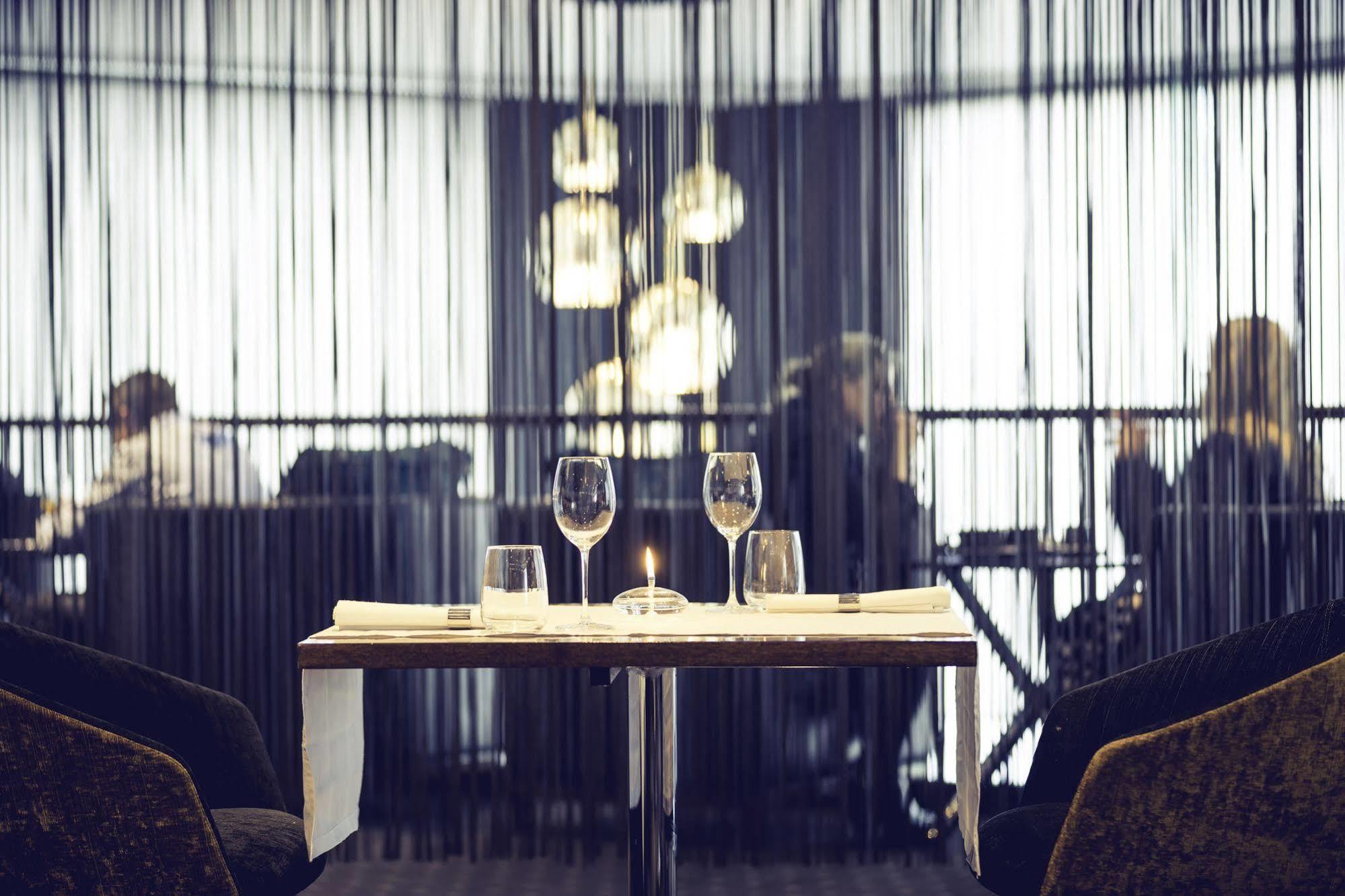 Bolton Hotel Wellington Dış mekan fotoğraf Restaurant AOC