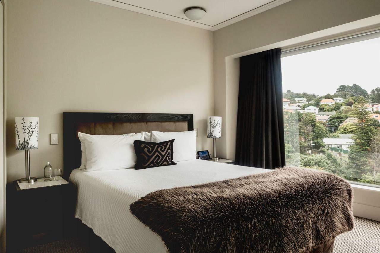 Bolton Hotel Wellington Dış mekan fotoğraf A bedroom at the hotel